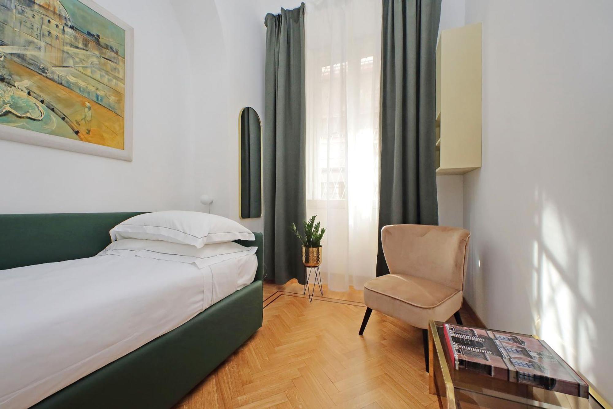 Treasurerome Adriana Charme 4br * Rome